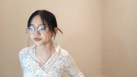 Snapshot of lupefaulker chatting on 04/13/26, 01:05 Roxie online show from 04/13/26, 01:05