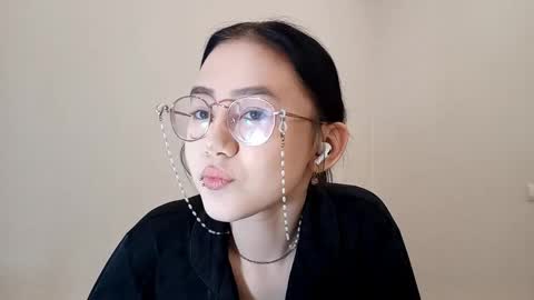 Snapshot of lupefaulker chatting on 04/25/26, 01:14 Roxie online show from 04/25/26, 01:14