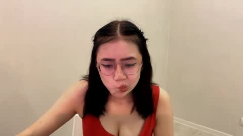Snapshot of lupefaulker chatting on 05/07/26, 01:16 Roxie online show from 05/07/26, 01:16