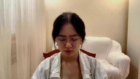 Snapshot of lupefaulker chatting on 05/11/26, 02:45 Roxie online show from 05/11/26, 02:45