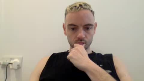 Snapshot of lupine_666 chatting on 10/31/25, 09:10 Lupine online show from 10/31/25, 09:10