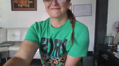 Lupita online show from 10/11/25, 03:43