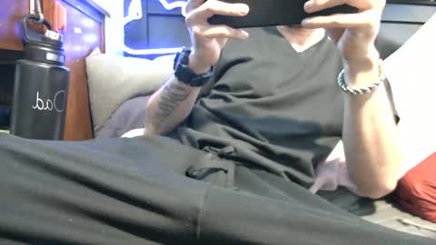 Snapshot of lurkus chatting on 10/29/25, 07:54 lurkus online show from 10/29/25, 07:54