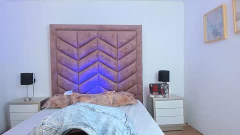 Snapshot of lushian_luna chatting on 11/04/25, 01:32 Lushian And Luna online show from 11/04/25, 01:32