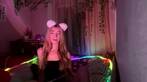 Monica online show from 09/10/25, 06:19