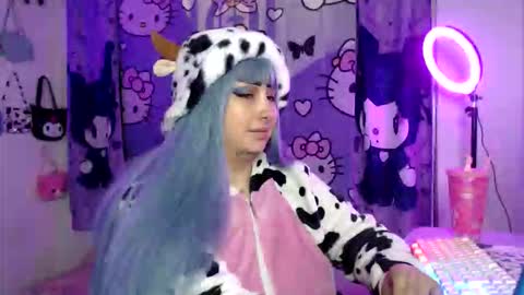 lussyevans_ online show from 10/21/25, 08:04