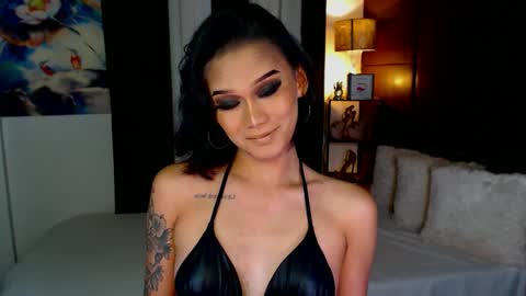 Snapshot of lustfulltrans chatting on 12/15/24, 04:51 AdriannaFowks online show from 12/15/24, 04:51