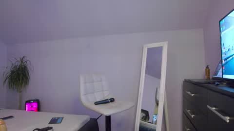 Snapshot of lustfulsin_ chatting on 10/28/25, 01:36 Deea And Chris online show from 10/28/25, 01:36