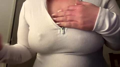 lustytits85 online show from 09/28/25, 01:05