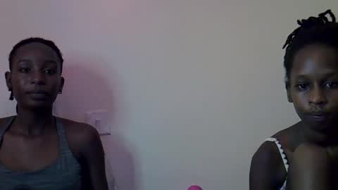 lutino_lovebirds online show from 02/28/26, 10:38