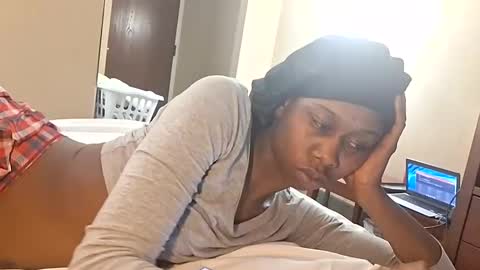 Snapshot of luvbug555 chatting on 11/27/25, 11:45 luvbug555 online show from 11/27/25, 11:45