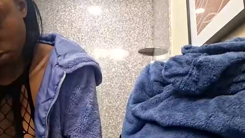 Snapshot of luvbug555 chatting on 11/28/25, 12:19 luvbug555 online show from 11/28/25, 12:19