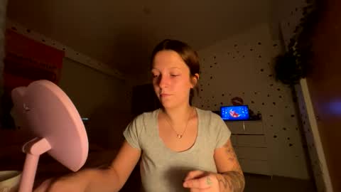 Snapshot of luvkendal chatting on 10/24/25, 03:25 luvkendal online show from 10/24/25, 03:25