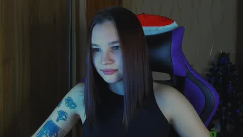 Snapshot of luvmeeow chatting on 12/19/24, 06:12 Ann online show from 12/19/24, 06:12