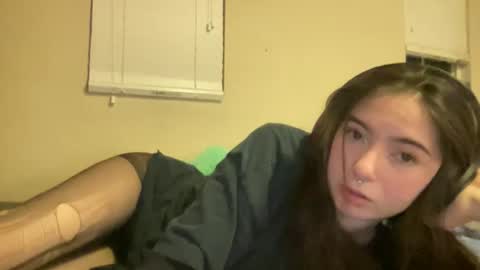 Snapshot of luvrxstarx chatting on 12/03/25, 01:35 luvrxstarx online show from 12/03/25, 01:35