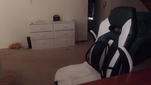 Snapshot of luvs2bbritney chatting on 11/03/25, 07:15 Britney online show from 11/03/25, 07:15