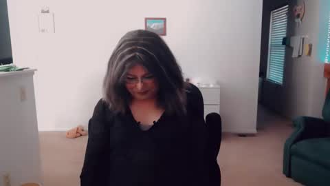 Snapshot of luvs2bbritney chatting on 11/09/25, 08:51 Britney online show from 11/09/25, 08:51