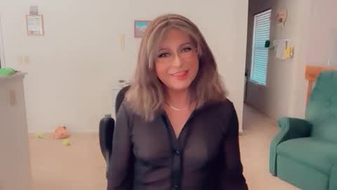 Snapshot of luvs2bbritney chatting on 11/14/25, 07:34 Britney online show from 11/14/25, 07:34