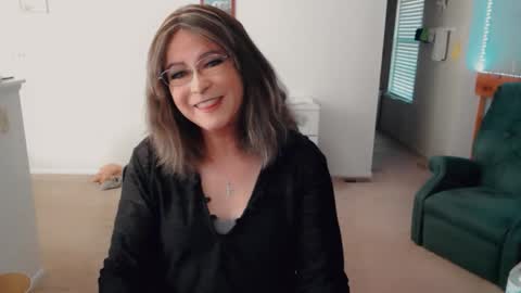 Snapshot of luvs2bbritney chatting on 12/15/25, 05:50 Britney online show from 12/15/25, 05:50