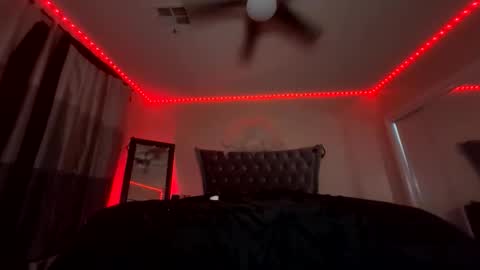 luvvlee online show from 10/18/25, 08:59