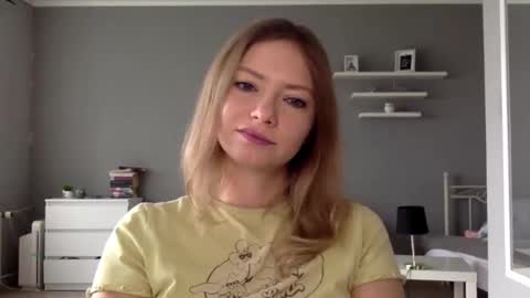 Snapshot of lux_millie chatting on 11/02/25, 08:06 Millie online show from 11/02/25, 08:06