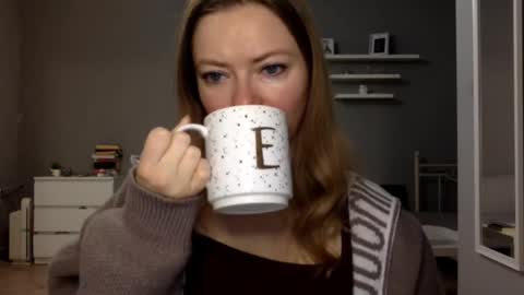 Snapshot of lux_millie chatting on 11/16/25, 02:55 Millie online show from 11/16/25, 02:55