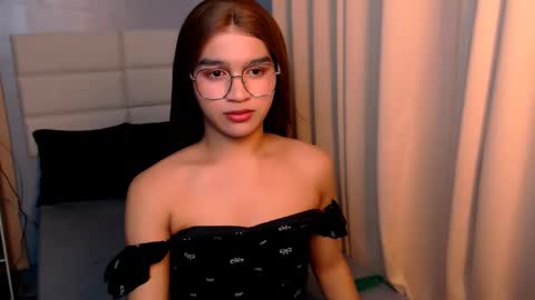 Snapshot of lux_white chatting on 02/21/25, 09:22 queen lux online show from 02/21/25, 09:22