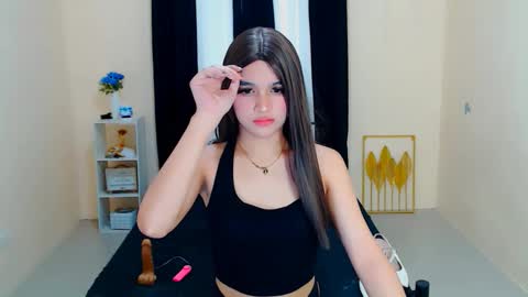 queen lux online show from 09/24/25, 02:15