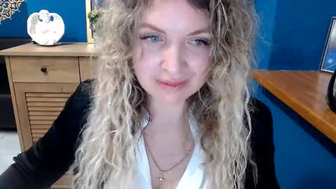 Snapshot of luxdonna chatting on 05/31/26, 06:21 Donna online show from 05/31/26, 06:21