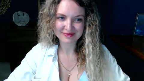 Snapshot of luxdonna chatting on 06/08/26, 06:36 Donna online show from 06/08/26, 06:36