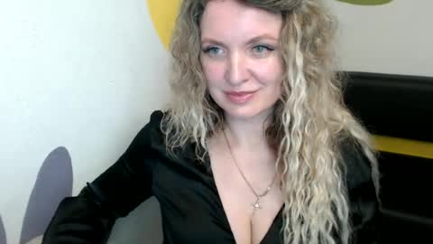 Snapshot of luxdonna chatting on 06/12/26, 06:56 Donna online show from 06/12/26, 06:56