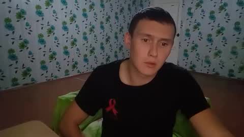 Snapshot of luxeboy_ chatting on 09/26/25, 09:19 Mike online show from 09/26/25, 09:19