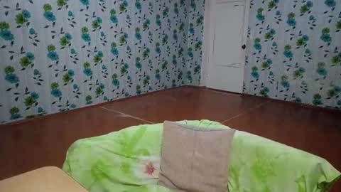 Snapshot of luxeboy_ chatting on 11/04/25, 08:08 Mike online show from 11/04/25, 08:08