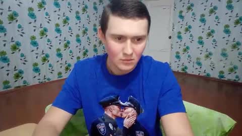 Snapshot of luxeboy_ chatting on 11/05/25, 12:05 Mike online show from 11/05/25, 12:05