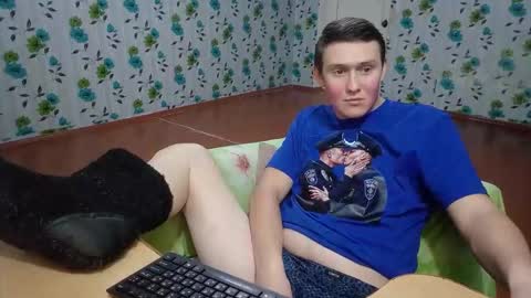 Snapshot of luxeboy_ chatting on 11/08/25, 08:03 Mike online show from 11/08/25, 08:03