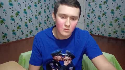 Snapshot of luxeboy_ chatting on 11/09/25, 02:21 Mike online show from 11/09/25, 02:21