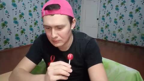 Snapshot of luxeboy_ chatting on 11/12/25, 11:25 Mike online show from 11/12/25, 11:25