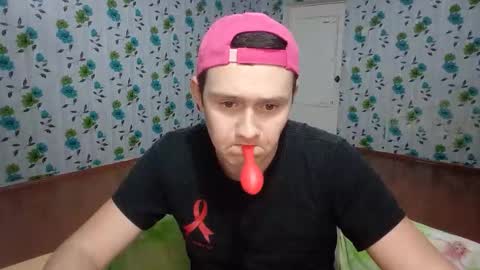 Snapshot of luxeboy_ chatting on 11/14/25, 02:43 Mike online show from 11/14/25, 02:43