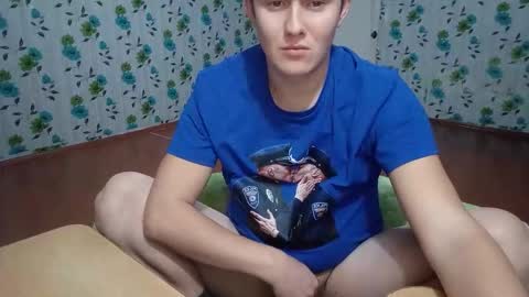 Snapshot of luxeboy_ chatting on 11/17/25, 09:31 Mike online show from 11/17/25, 09:31