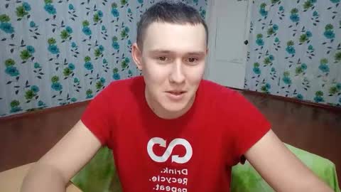 Snapshot of luxeboy_ chatting on 12/04/25, 10:24 Mike online show from 12/04/25, 10:24