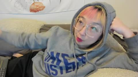 Snapshot of luxgray chatting on 12/17/24, 11:27 LuxGray online show from 12/17/24, 11:27