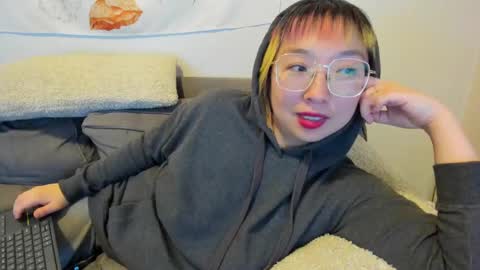 Snapshot of luxgray chatting on 02/01/25, 04:14 LuxGray online show from 02/01/25, 04:14