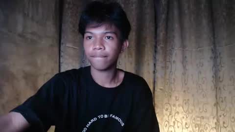 Snapshot of luxirfy_xx chatting on 10/16/25, 09:38 luxirfy online show from 10/16/25, 09:38