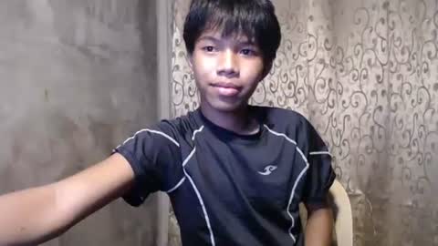 Snapshot of luxirfy_xx chatting on 10/28/25, 11:47 luxirfy online show from 10/28/25, 11:47