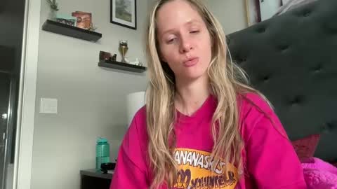 Snapshot of luxlovely111 chatting on 12/03/24, 06:17 Lucylux1 online show from 12/03/24, 06:17
