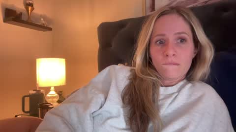Snapshot of luxlovely111 chatting on 02/11/25, 02:46 Lucylux1 online show from 02/11/25, 02:46