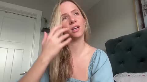 Snapshot of luxlovely111 chatting on 03/10/25, 05:50 Lucylux1 online show from 03/10/25, 05:50