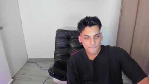Snapshot of luxrx chatting on 06/17/26, 06:20 luxrx online show from 06/17/26, 06:20