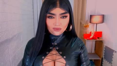 Snapshot of luxsasha chatting on 10/27/25, 08:40 Sasha Blaire online show from 10/27/25, 08:40