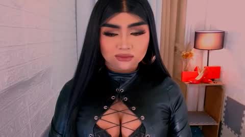 Snapshot of luxsasha chatting on 10/28/25, 07:23 Sasha Blaire online show from 10/28/25, 07:23